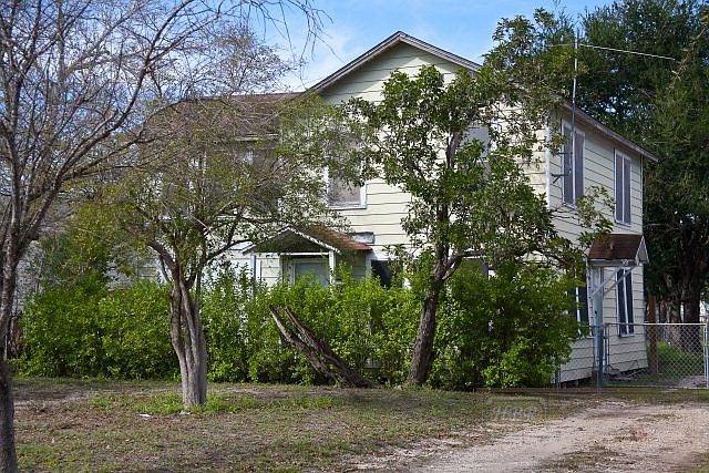 1st image of 218 W Lincoln Ave