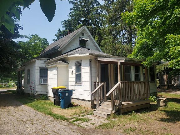 3rd image of 440 W Ferry St