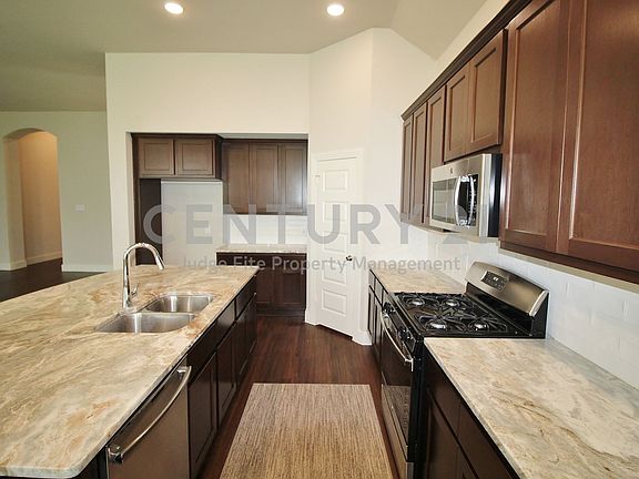 5th image of 1665 Sheldon Dr