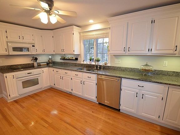 5th image of 56 Briar Dr