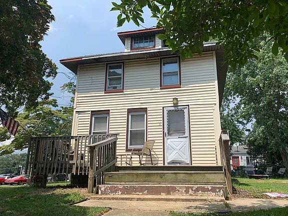 3rd image of 23 Jackson Ave