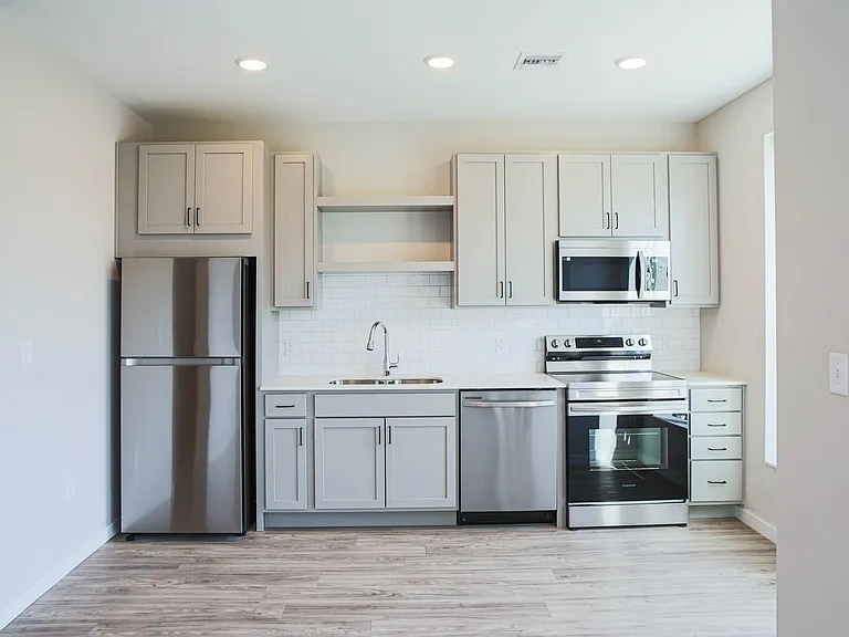 B7 Flats — Photo 33