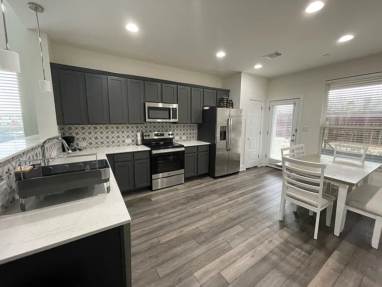 11308 Gadsen Ln — Photo 7