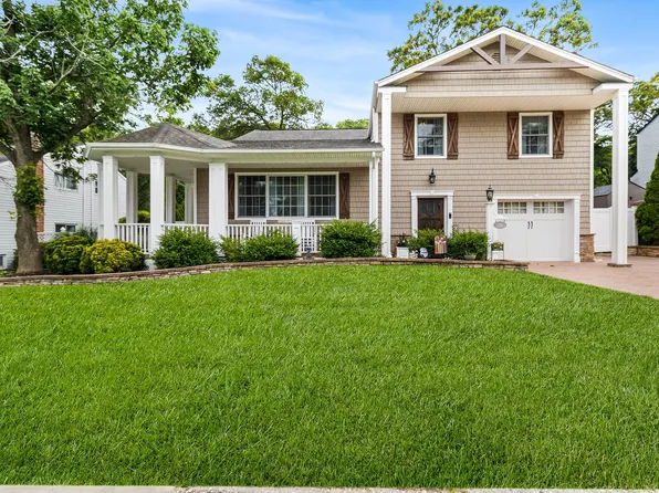 20 Palm Street, Selden, NY 11784