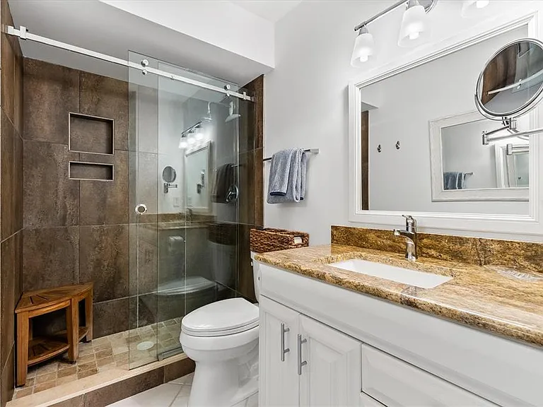 6708 Sarasea Cir #202 — Photo 22