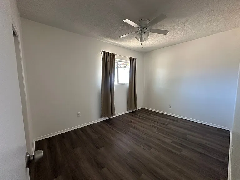 7054 Broad St — Photo 15