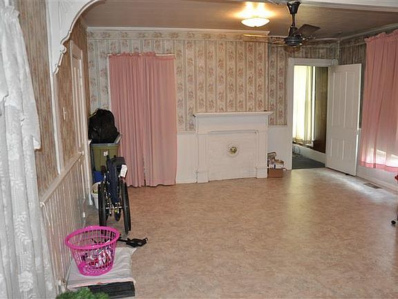 3rd image of 821 S Alleghany Ave