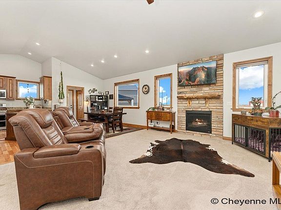 5th image of 1082 Blue Mountain Rd