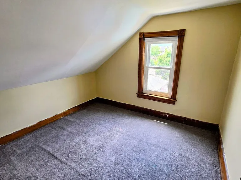 424 E Locust St — Photo 18