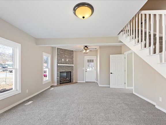 5th image of 402 N Myrtle St