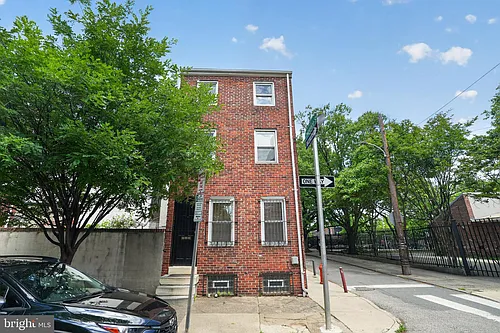 427 Queen St Photo 1