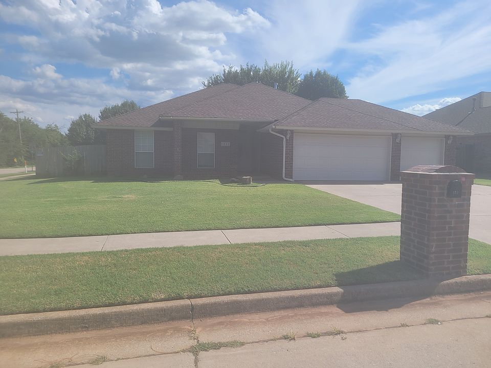 1st image of 1832 SE 1st St