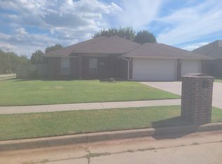 1832 SE 1st St, Moore, OK 73160