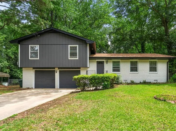 586 Chris Cir, Lawrenceville, GA 30044