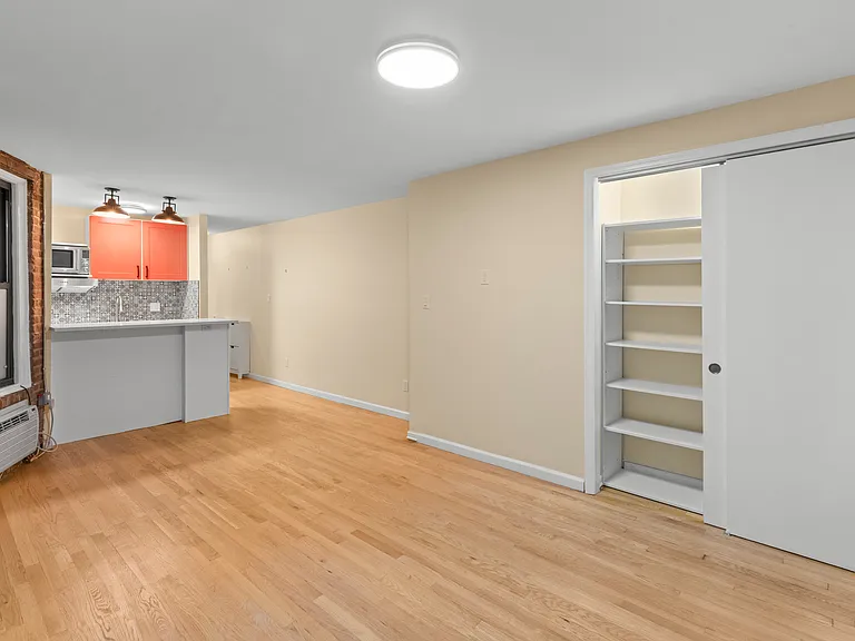15 Jones St #1B — Photo 10