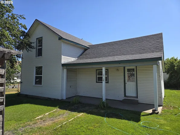 305 N Douglas St, Wallowa, OR 97885