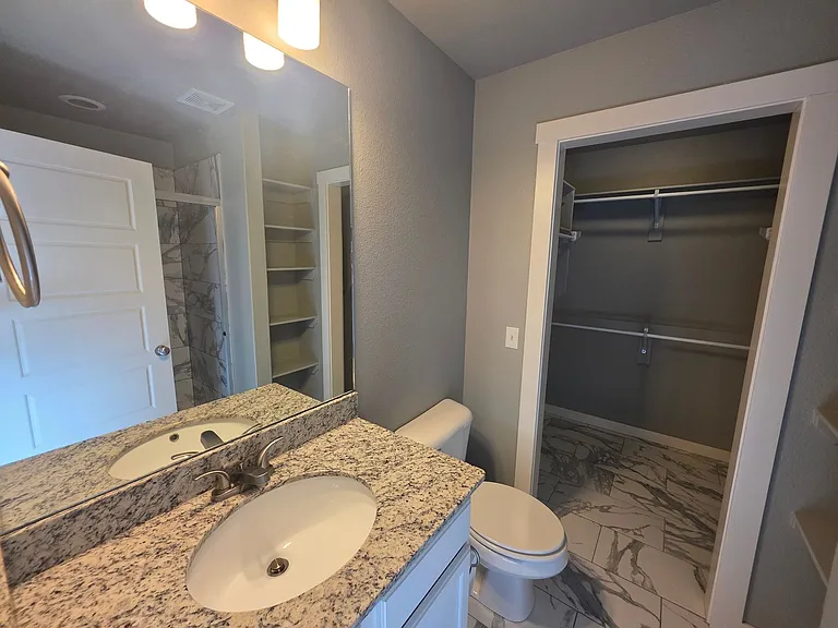 2828 Blackstone — Photo 10
