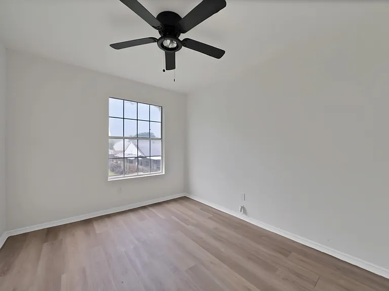 7548 Meadow Creek Dr — Photo 26