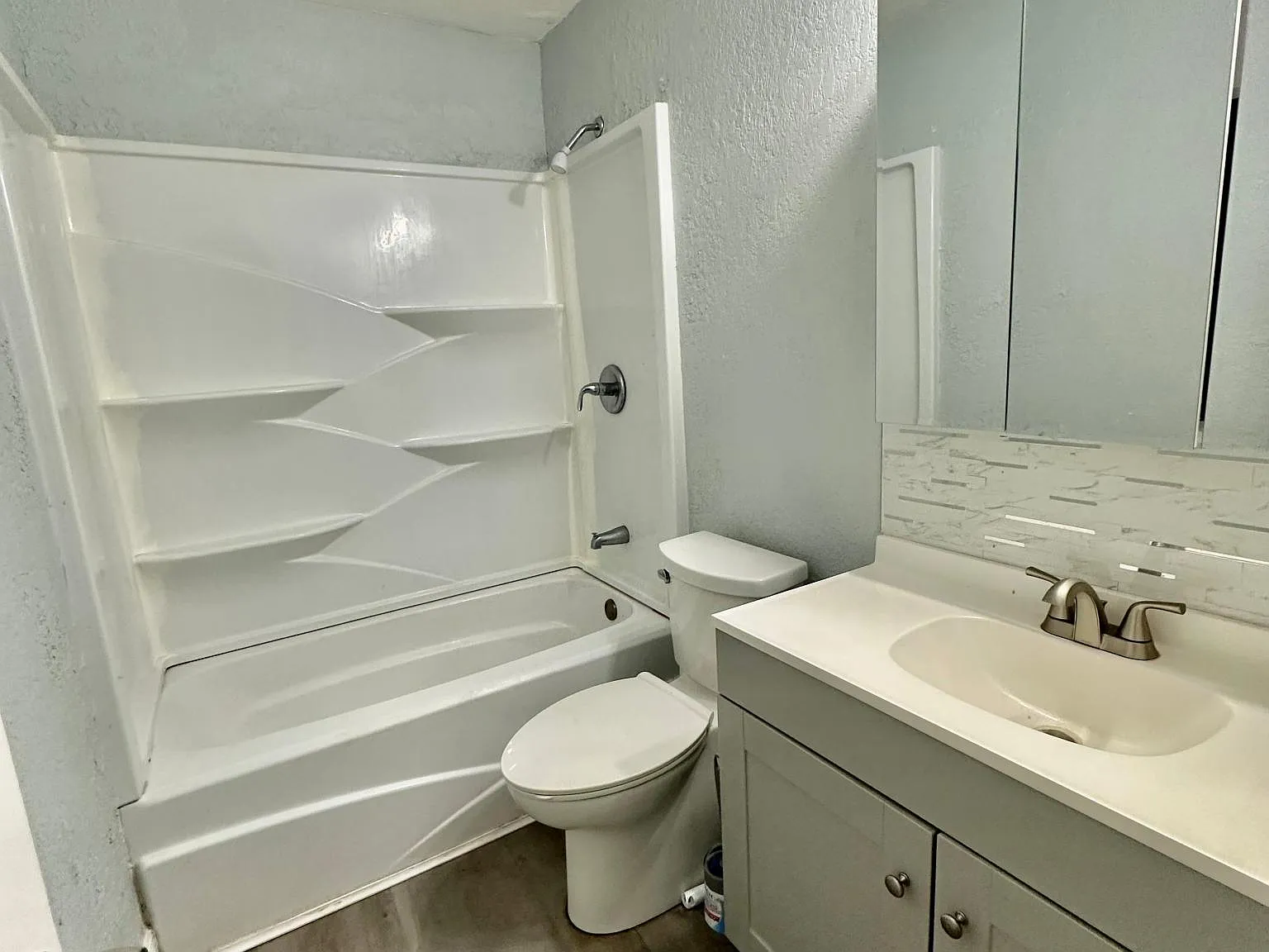5 bed, 2300 sqft, $2,000 — Photo 4