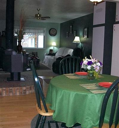 4th image of 1146 E Larch St