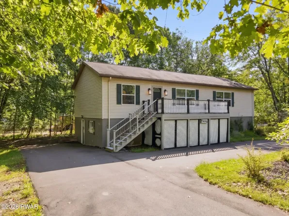 4 Pebble Ct, Lake Ariel, PA 18436