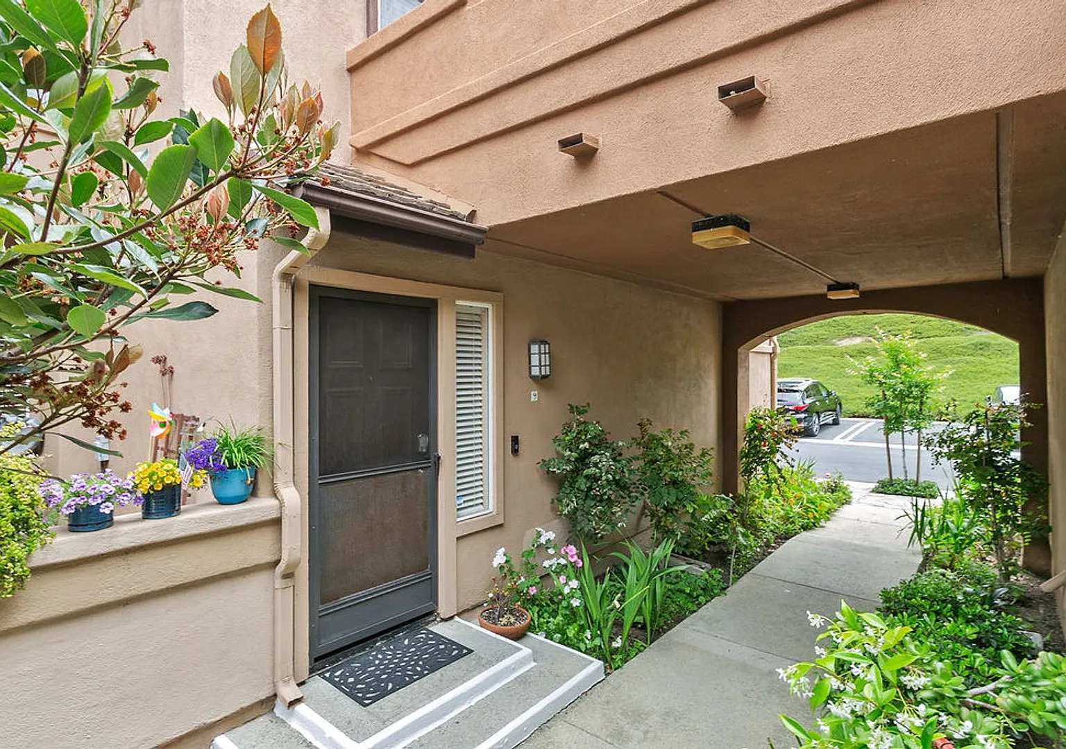 2 bed, 900 sqft, $4,500 — Photo 4