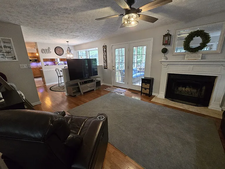 9409 Continental Dr — Photo 14