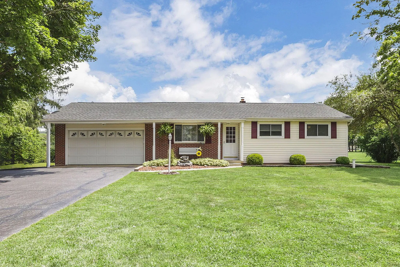 5590 Mason Dr SE photo 1