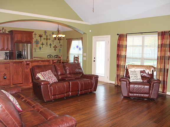 4th image of 103 Saylors Way