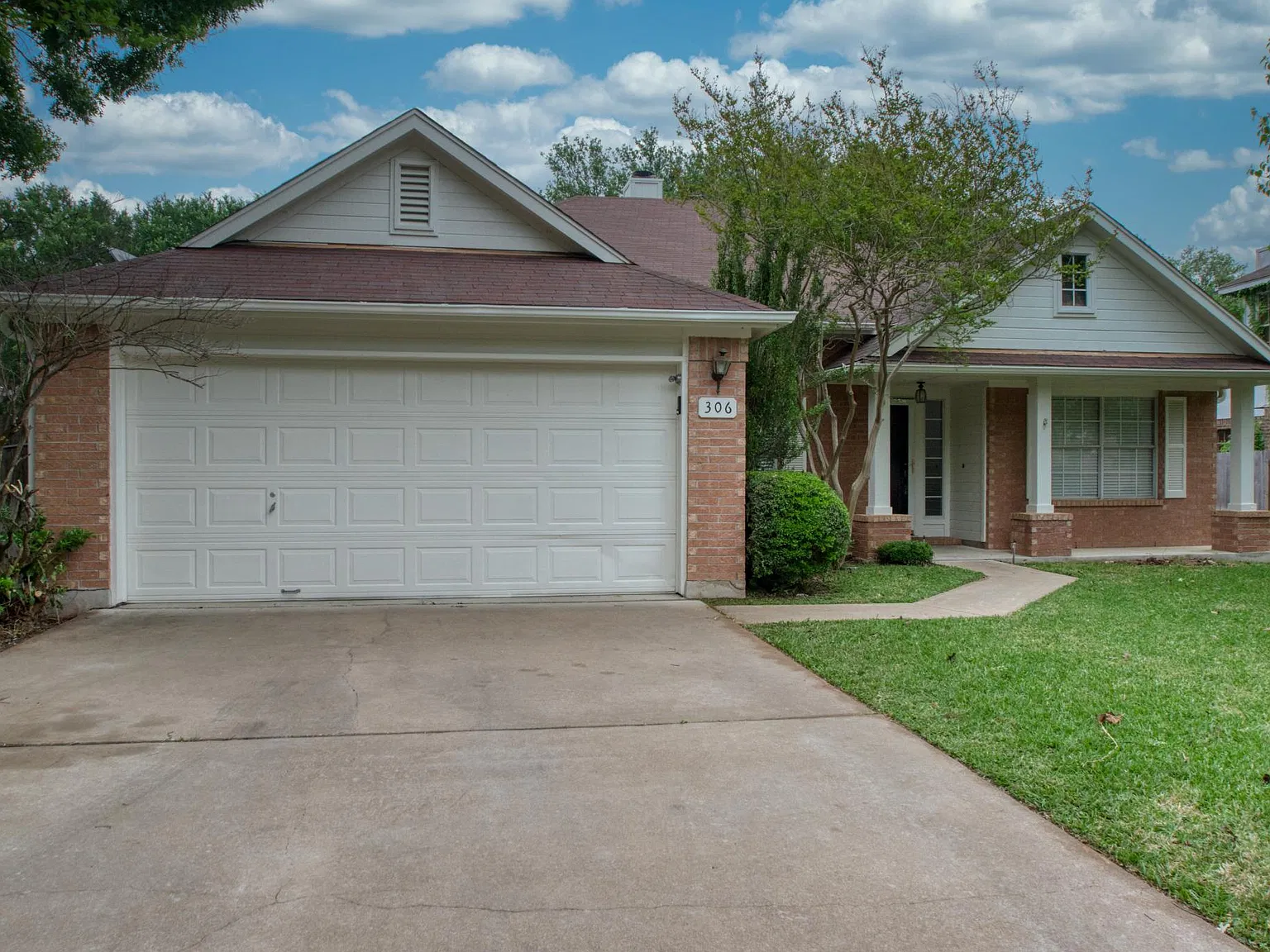 306 Marigold Ln — Photo 3