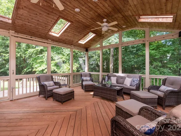 2524 Macie Glen Ct, Matthews, NC 28105