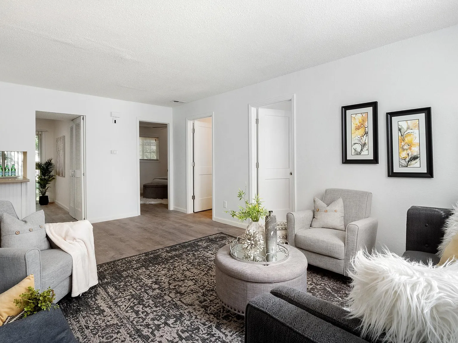 Surrey Court Apartments — Photo 2