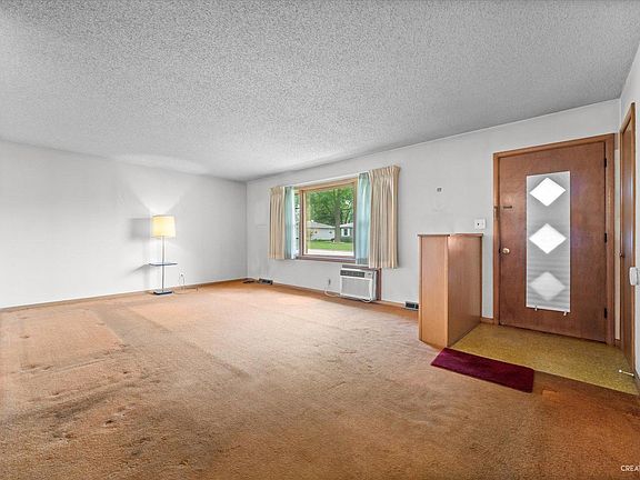 3rd image of 304 Hillside Pl