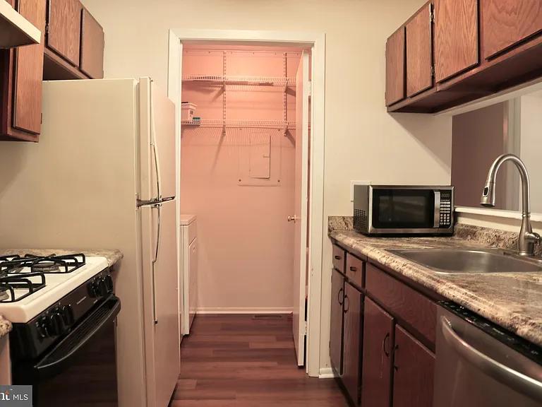 1301 Woodhollow Dr — Photo 7