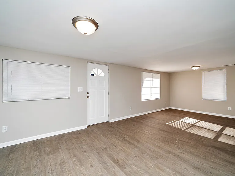 6016 New Castle Rd — Photo 6