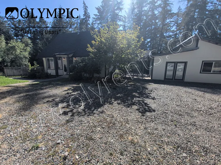 1500 lake park49_08032026
