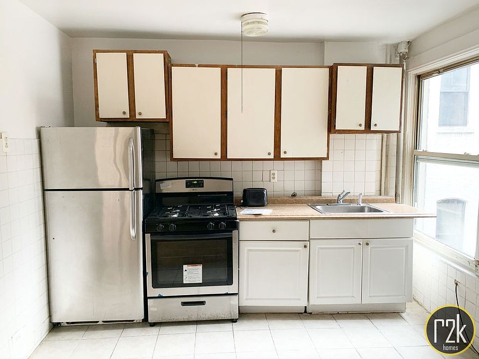1st image of 2328 28th Ave APT 3F