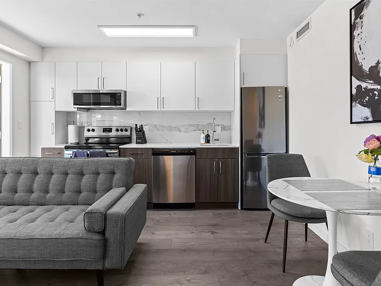 2551 Kingsway #503 — Photo 7