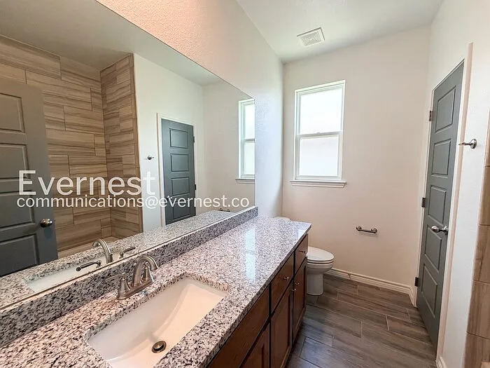 2231 Hornbeam St — Photo 11