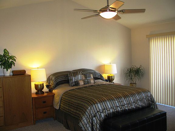 Master BR w/ ceiling fan