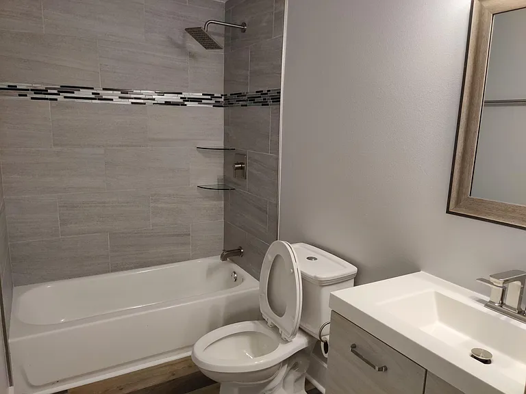 704 N Rendon St — Photo 11