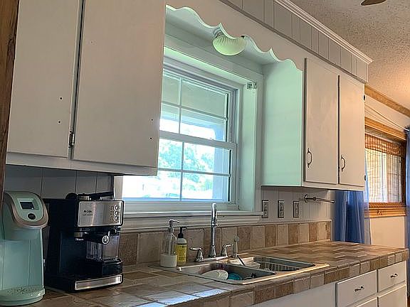 3rd image of 102 Sharlotte Dr
