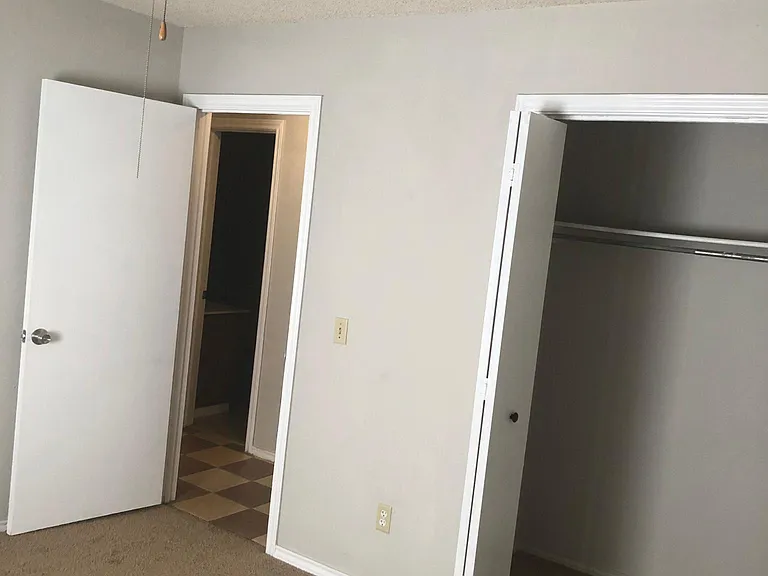 1405 Scott Ct — Photo 17