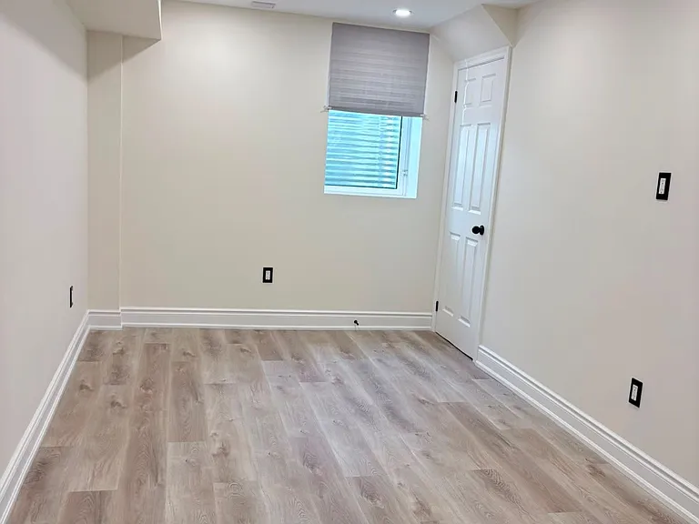 158 Wainscot Ave #BASEMENT — Photo 4