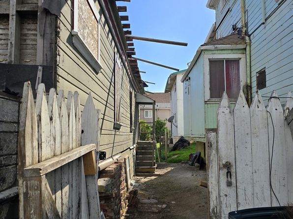 2977 School St, Oakland, CA 94602