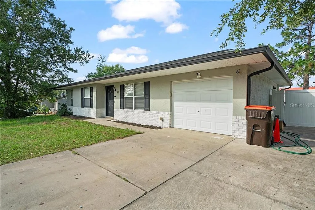 3 bed, 2.0 bath, 1246 sqft, $1,800 — Photo 2