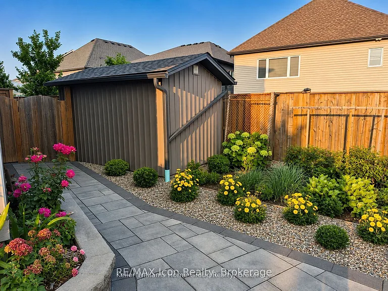 165 Rockcliffe Dr #B — Photo 3
