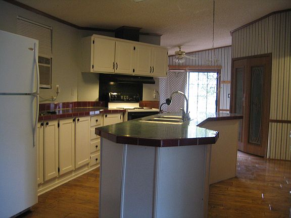 Kitchen facing Pantry