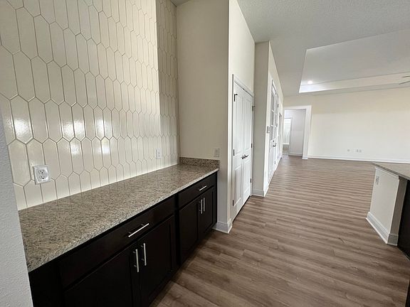 3rd image of 4145 Grassy Run St