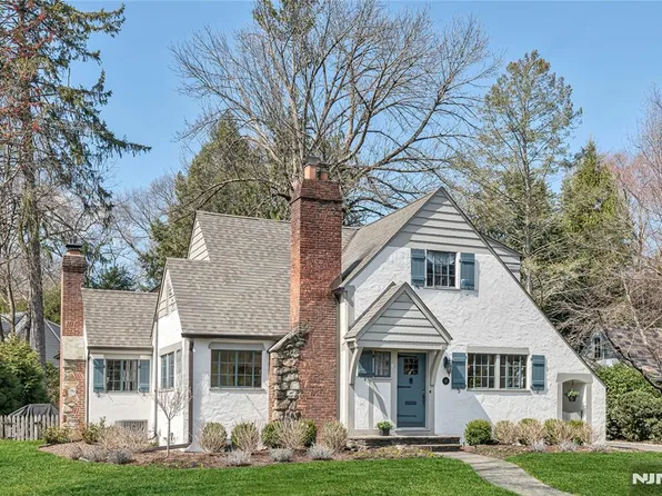 15 Glendon Rd, Ho Ho Kus, NJ 07423